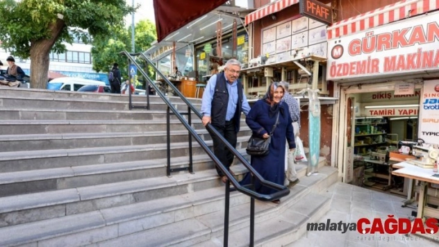 Tarihi mahallelerde merdivenler yenilendi