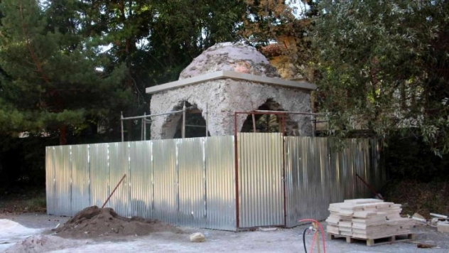 Tarihi meçhul türbede restore çalışmaları başladı