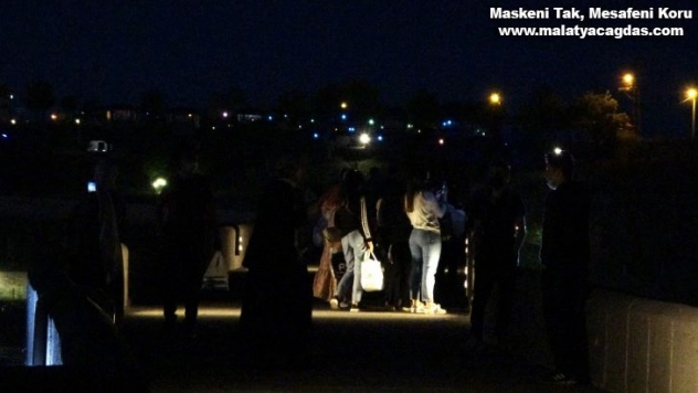 Tarihi Murat Köprüsü'ne 'Süper Ay' akını