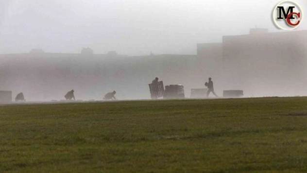Tarihi surlarda sis manzaraları