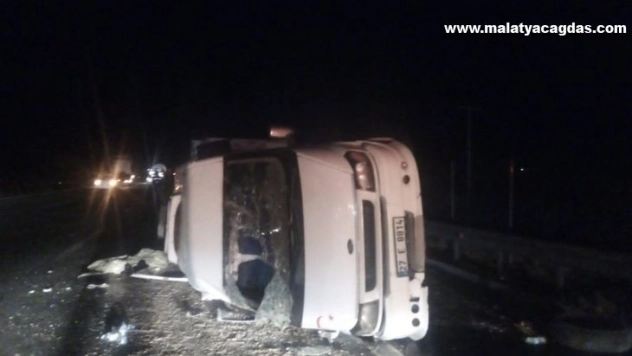 Tarım işçilerini taşıyan minibüs devrildi: 9 yaralı