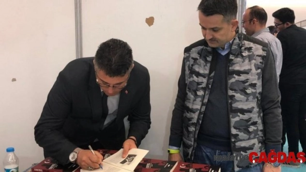 Tarım ve Orman Bakanı Pakdemirli, Ankara Kitap Fuarı'nı ziyaret etti