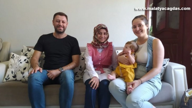 Tarlada ders çalışarak tıp fakültesini kazanan öğrenciye burs sözü