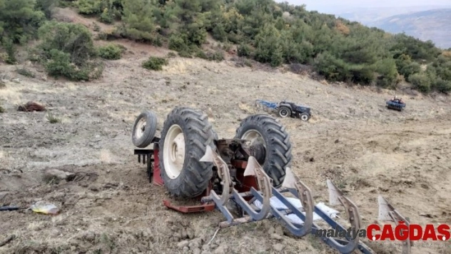 Tarlada traktör devrildi: 1 ölü