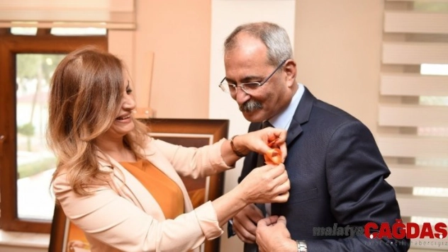 Tarsus Belediyesi, kadına şiddete karşı turuncuya büründü