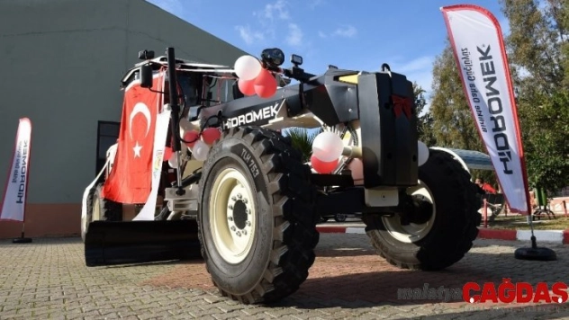 Tarsus Belediyesi, yeni greyder aldı