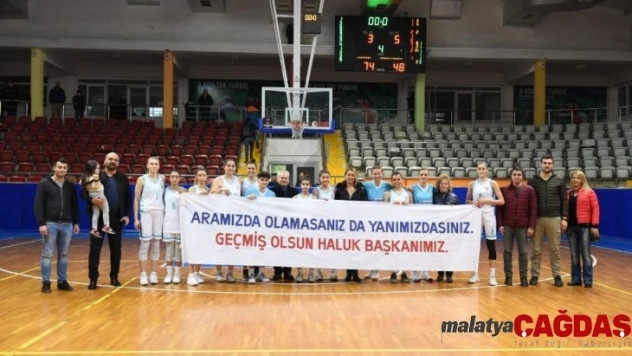 Tarsus'un perileri, Başkan Bozdoğan için pankart açtı