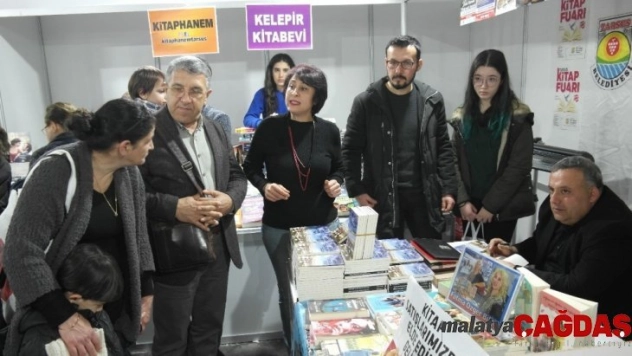 Tarsuslu yazar Üresin, kitabını sokak hayvanları için bağışladı