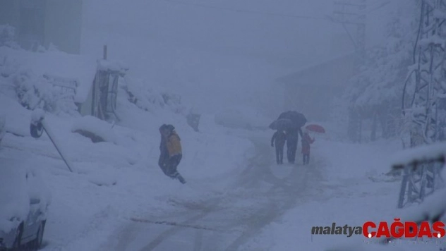 Taşeli bölgesinde yoğun kar yağışı hayatı olumsuz etkiliyor