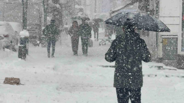 Tatvan'da yoğun kar yağışı yeniden etkili oluyor
