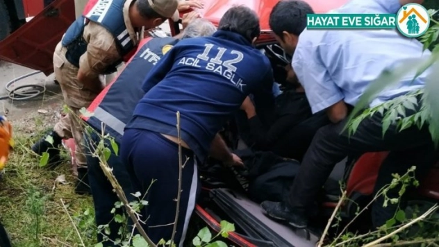 Tavuğa çarpmamak için kaza yaptı: 2 yaralı