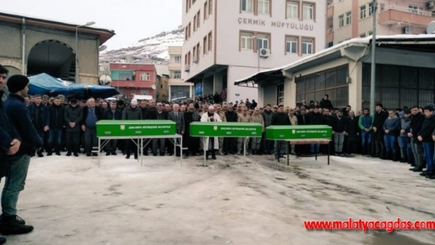 Taziye dönüşü hayatını kaybeden 3 kişi toprağa verildi