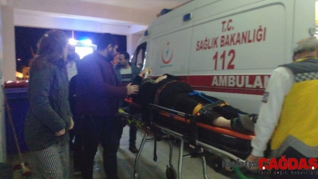 Taziyeden dönen aileye alkollü sürücü çarptı:2 yaralı