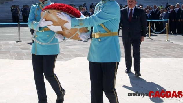 TBMM Başkanı Şentop, Atatürk Anıtı'na çelenk koydu