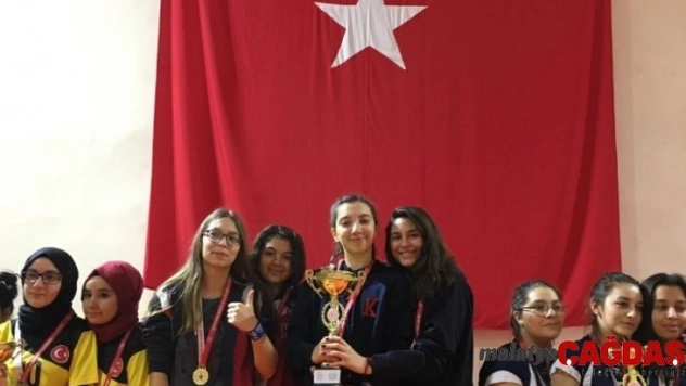 TED'in prensesleri masa tenisinde şampiyon