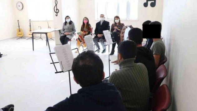 Tedavi gören madde bağımlıları için sosyal kurslar