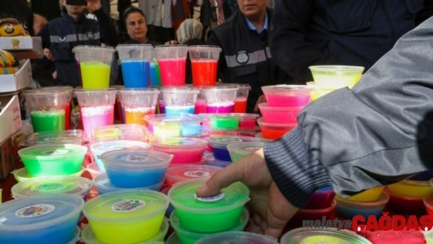 Tehlike saçan slime hamuru yine ortaya çıktı, zabıtalar tek tek topladı