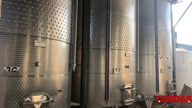 Tekirdağ'da fabrikada 355 ton kaçak içki ele geçirildi