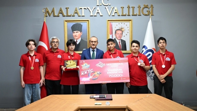 TEKNOFEST 2025 Şampiyonları Vali Yavuz'u Ziyaret Etti