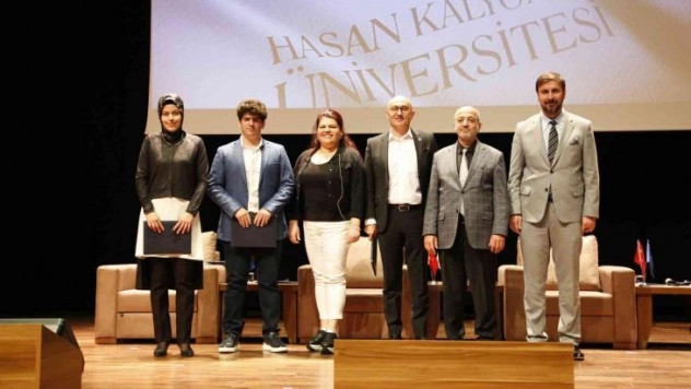 Teknolojik gelişmelerin psikolojik etkileri HKÜ'de tartışıldı