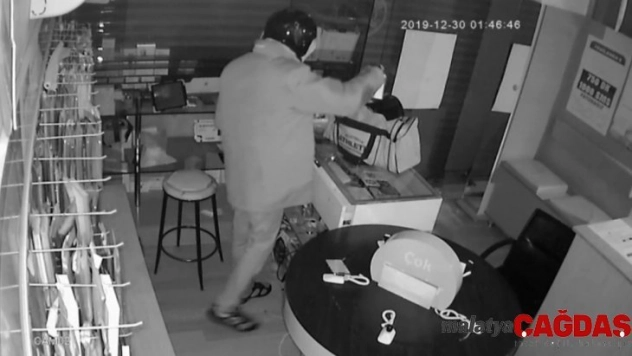 Telefon hırsızı kamerada
