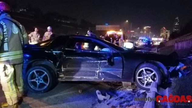 TEM Otoyolu'nda üç otomobil birbirine girdi