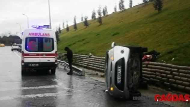 TEM Otoyolunda araç yan yattı :1 yaralı