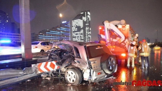 TEM Otoyolunda kaza yapan cip bariyerlere ok gibi saplandı