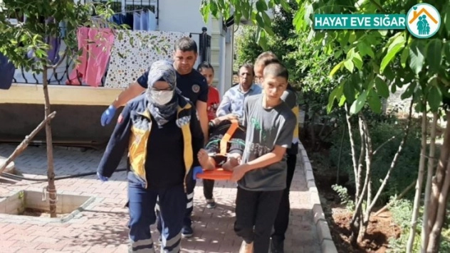 Temizlediği balkondan düşerek yaralandı