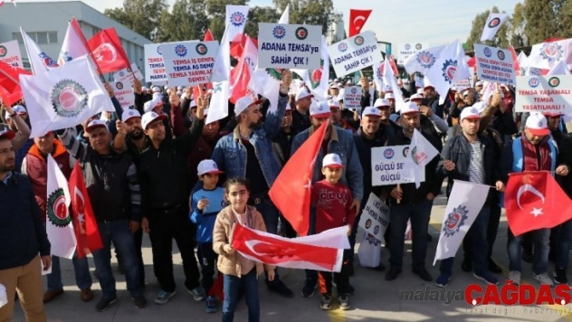 Temsa fabrikasında işçiler, üretimin yeniden başlaması talebiyle eylem yaptı