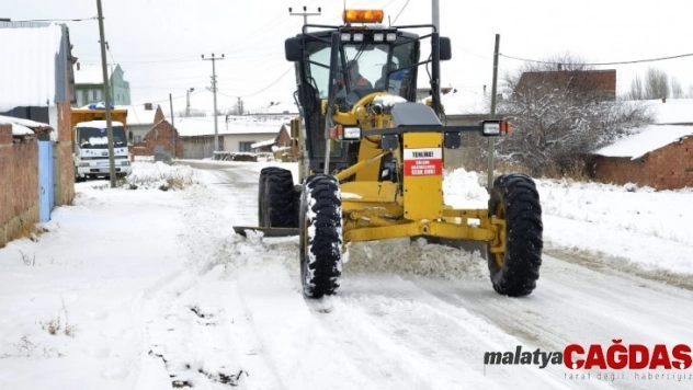 Tepebaşı'nda karla mücadele 7/24 sürüyor