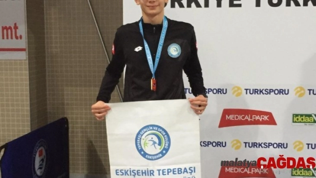 Tepebaşı'nın yüzücüleri derecelerle döndü