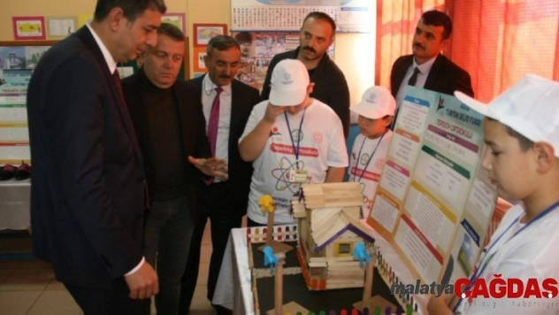 Tepeköy Ortaokulunda TÜBİTAK 4006 Bilim Fuarı ve sergisi açıldı