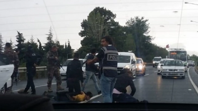 Terör ihbarı üzerine durdurulan araçtan kaçak göçmen çıktı