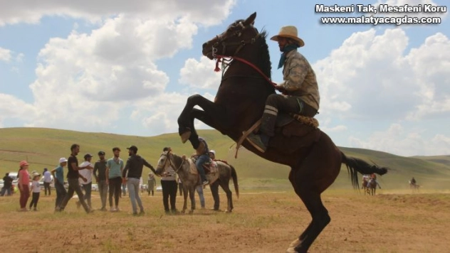 Terörden arındırılan 2200 rakımlı yaylada at yarışı heyecanı