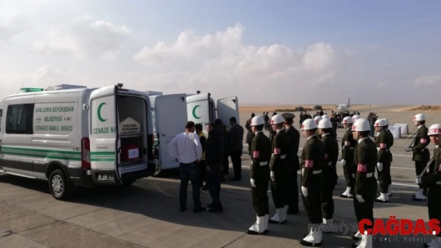 Teröristlerin sınırdaki karakola düzenlediği saldırıda şehit olan 2 asker için tören düzenleniyor