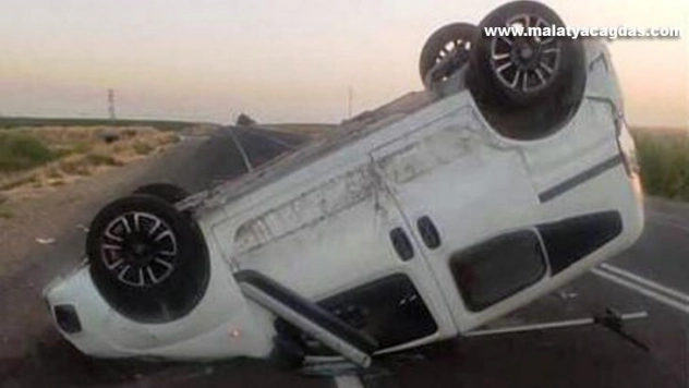 Ters dönen hafif ticari araçtan burnu bile kanamadan kurtuldu