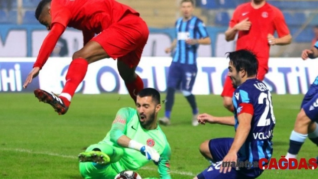 TFF 1. Lig: Adana Demirspor: 3 - Ümraniyespor: 0 (İlk yarı sonucu)
