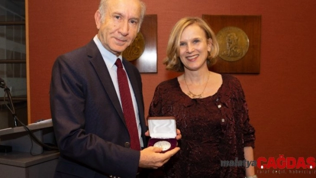 The Archer Huntington Ödülü'nü alan ilk Türk Prof. Dr. Oğuz Tekin oldu