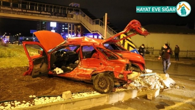 Tır ile çarpışan otomobil hurdaya döndü: 3 yaralı