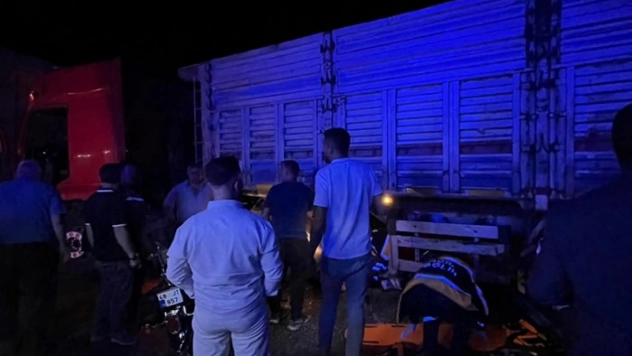 Tır ile Motosiklet Çarpıştı: Sürücü Yaralandı