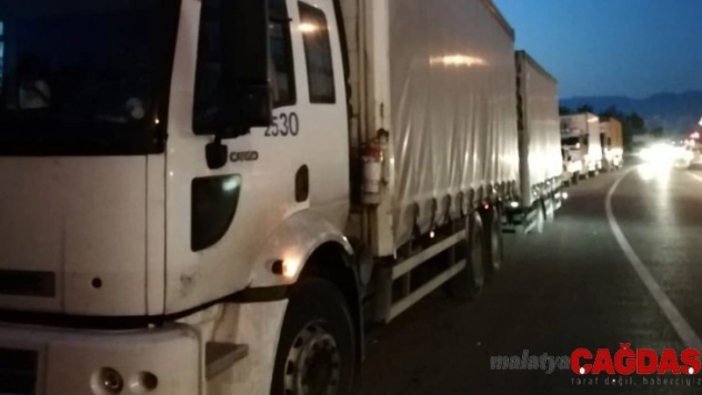 Tırdan 400 litre mazot çaldılar