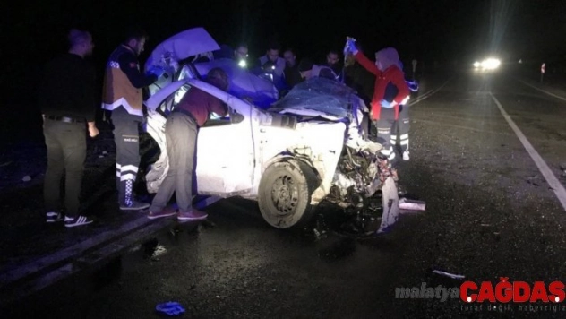 Tırla çarpışan otomobil hurdaya döndü:1 yaralı