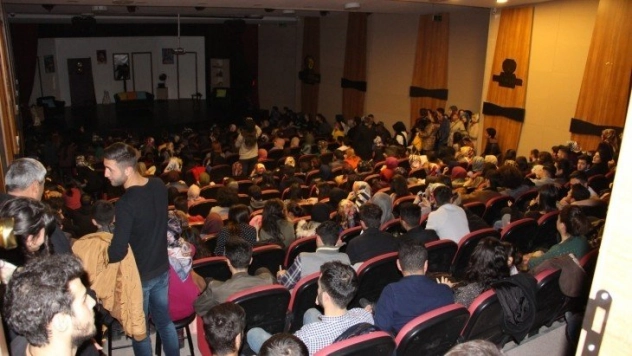 Tiyatroya Yoğun İlği