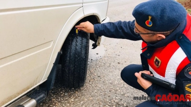 Tokat'ta 21 araca kış lastiği cezası