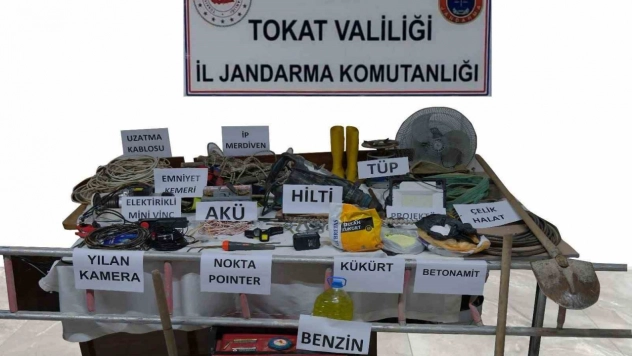 Tokat'ta kaçak kazı yapan 3 şüpheli suçüstü yakalandı