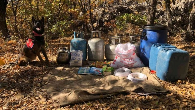 Toprağa gömülü patlayıcı ve yaşam malzemesi bulundu