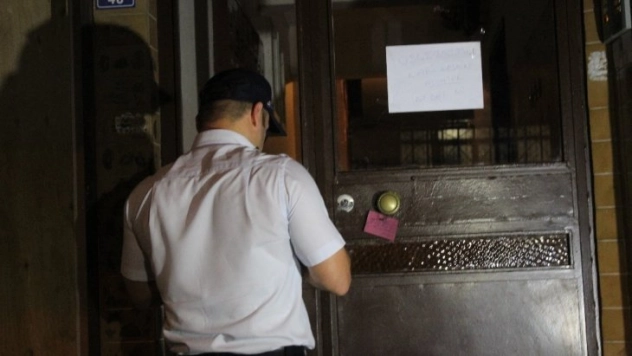 Toprak kaydı, 2 apartmandaki vatandaşlar tahliye edildi