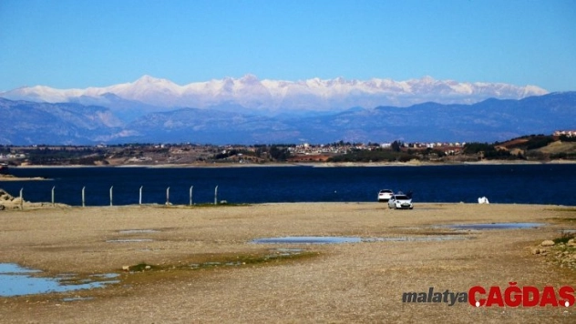 Toroslar'a kar yağdı, kartpostallık görüntüler oluştu