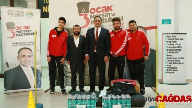 Toroslar Belediyesi'nden ampute futbol takımına malzeme desteği